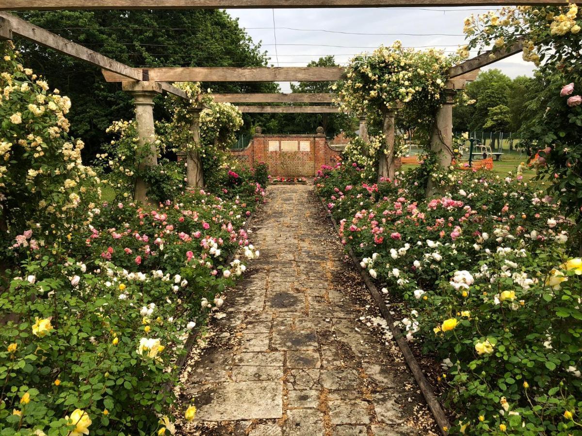 Secret Garden Glamping Hotel Lymington Ngoại thất bức ảnh